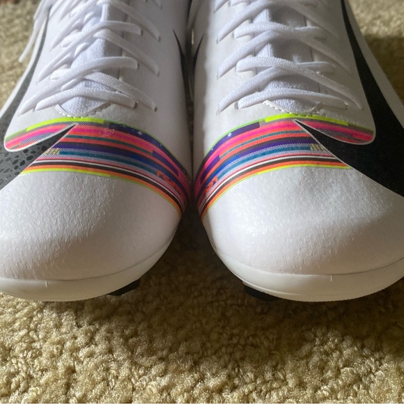 Nike Mercurial Soccer Spiked Shoes - Picture 5 of 7